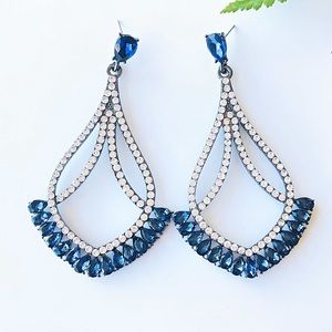 Gray tone earrings